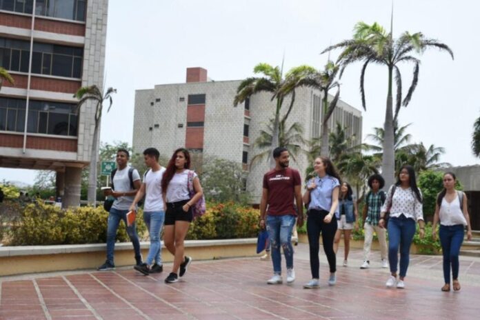 A A ESTUDIANTES