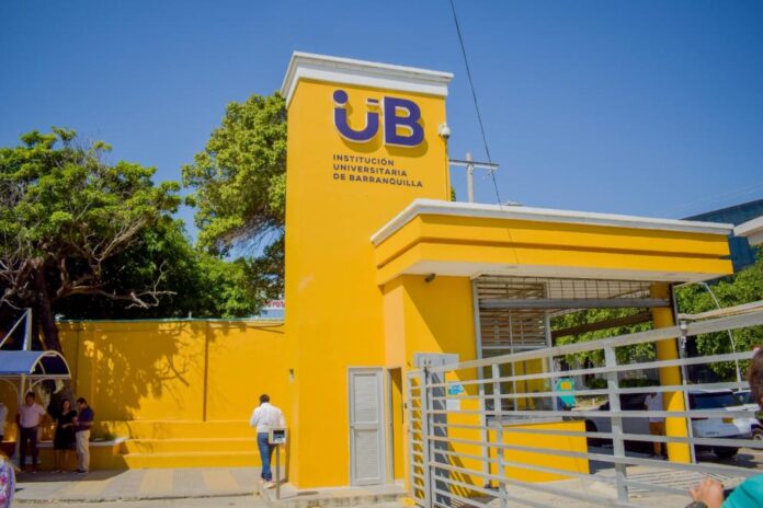 A A UNIVERSIDAD
