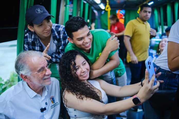 A A AYUDA