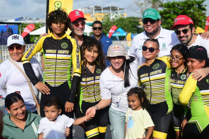 A A A CON MARIANA PAJON