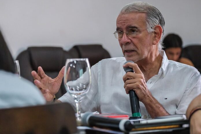 Eduardo Verano, gobernador del Atlántico, llevará la propuesta al Presidente Abelardo de la Espriella.