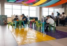 En el Ernesto Cortissoz: mientras esperan su vuelo, alcaldía entretiene a los niños con arte y literatura