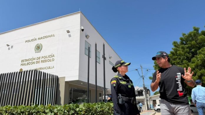 A A A BARRANQUILLA POLICIA EN REBOLO